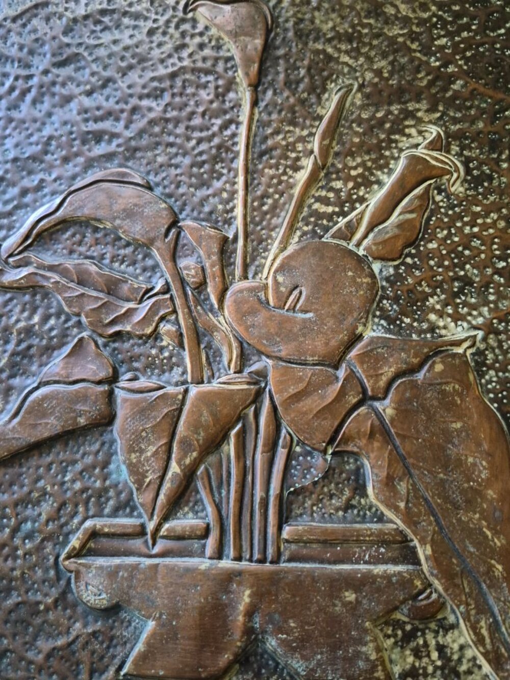 Antique HAND HAMMERED COPPER CALLA LILIES RELIEF PLAQUE SIGNED BY SCHMIDT 1930 - Picture 12 of 14